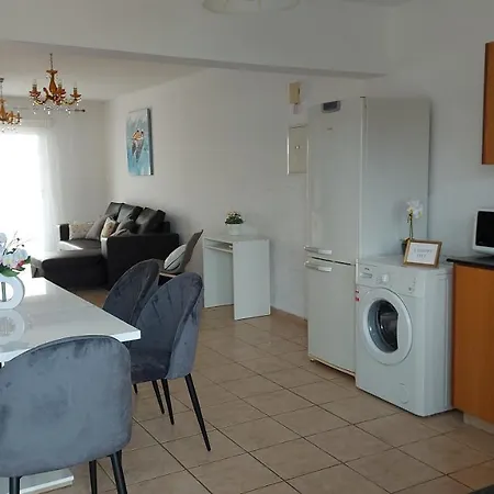 Nissi Golden Sands Sea View 2 Bedroom شقة